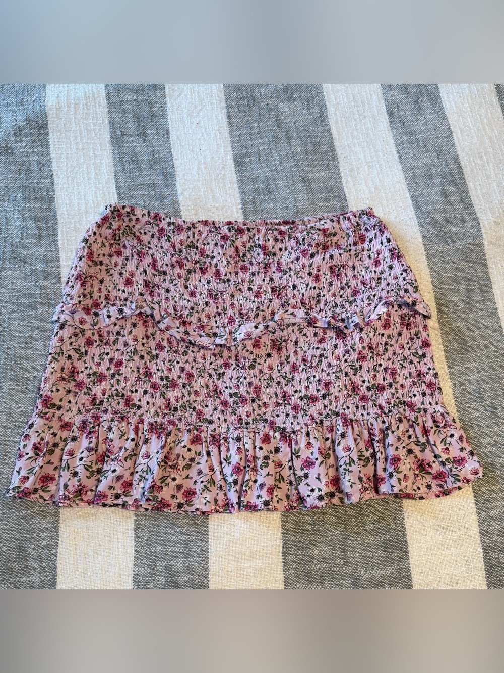 Live to be Spoiled Junior SZ XL Pink Floral Ruffle Smocked Mini Skirt